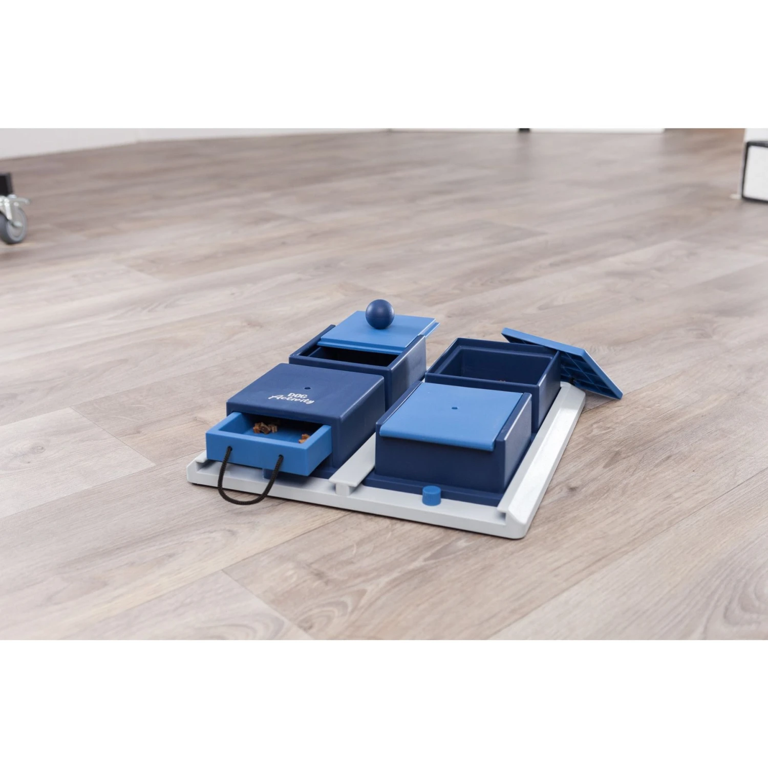 TRIXIE Activity Poker Box Activity Strategy Game Dog Toy, Level 2 7 TRIXIE Activity Poker Box Activity Strategy Game Dog Toy, Level 2 - Image 7