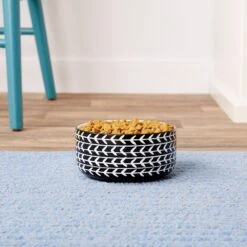 Signature Housewares Black Arrow Non-Skid Ceramic Dog & Cat Bowl -PetSafe Kong Shop 126248 PT6. AC SS1800 V1517598681