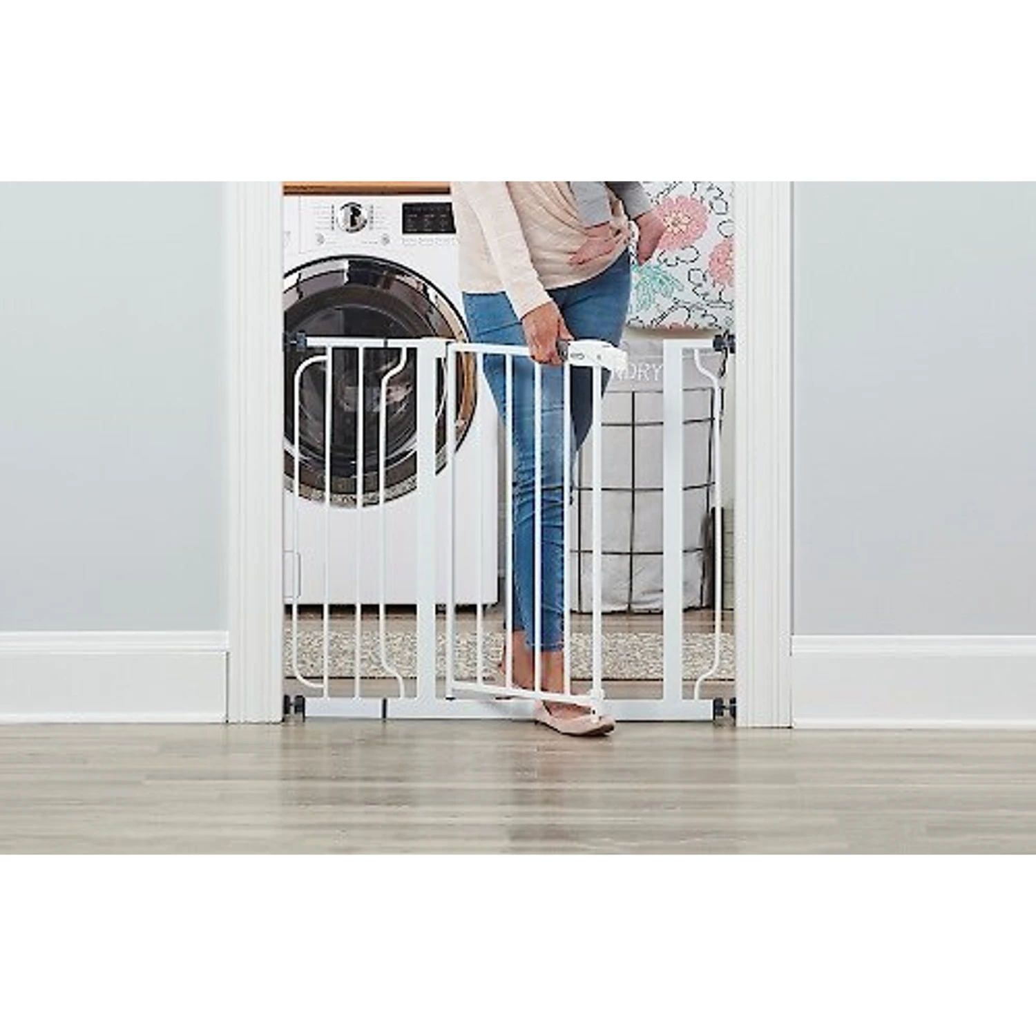 Regalo Pet Products Easy Step Walk-Through Dog Gate 3 Regalo Pet Products Easy Step Walk-Through Dog Gate - Image 3