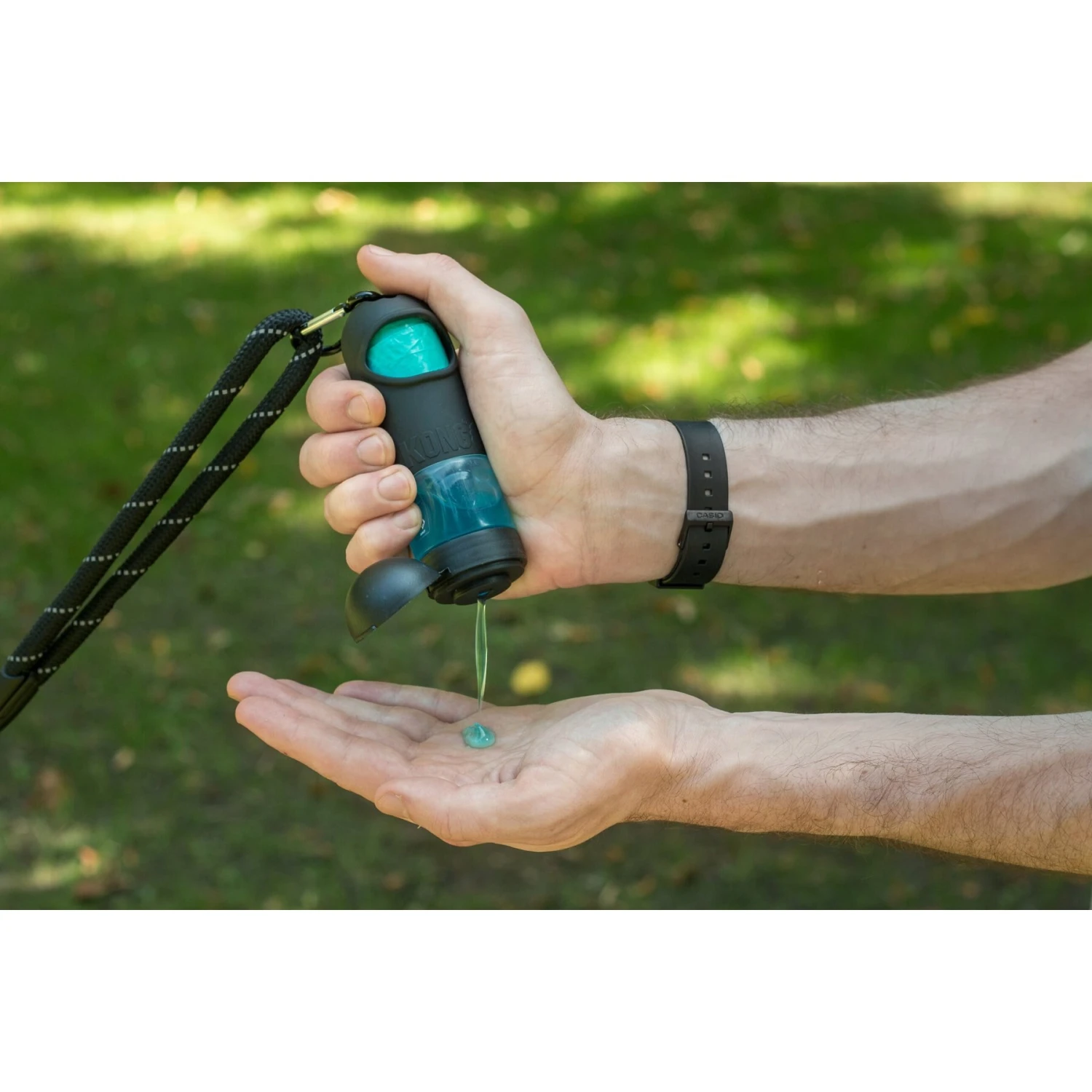 KONG HandiPOD Clean Dog Poop Bag Dispenser 4 KONG HandiPOD Clean Dog Poop Bag Dispenser - Image 4