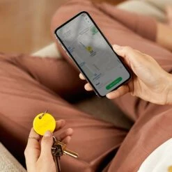 Chipolo ONE Bluetooth Dog, Cat & Horse Tag -PetSafe Kong Shop 254647 PT4. AC SS1800 V1625602373