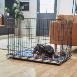 Frisco Plush Tri-fold Arrow Print Dog Crate Mat 11 Frisco Plush Tri-fold Arrow Print Dog Crate Mat -PetSafe Kong Shop 255998 PT5. AC SS1800 V1616121684