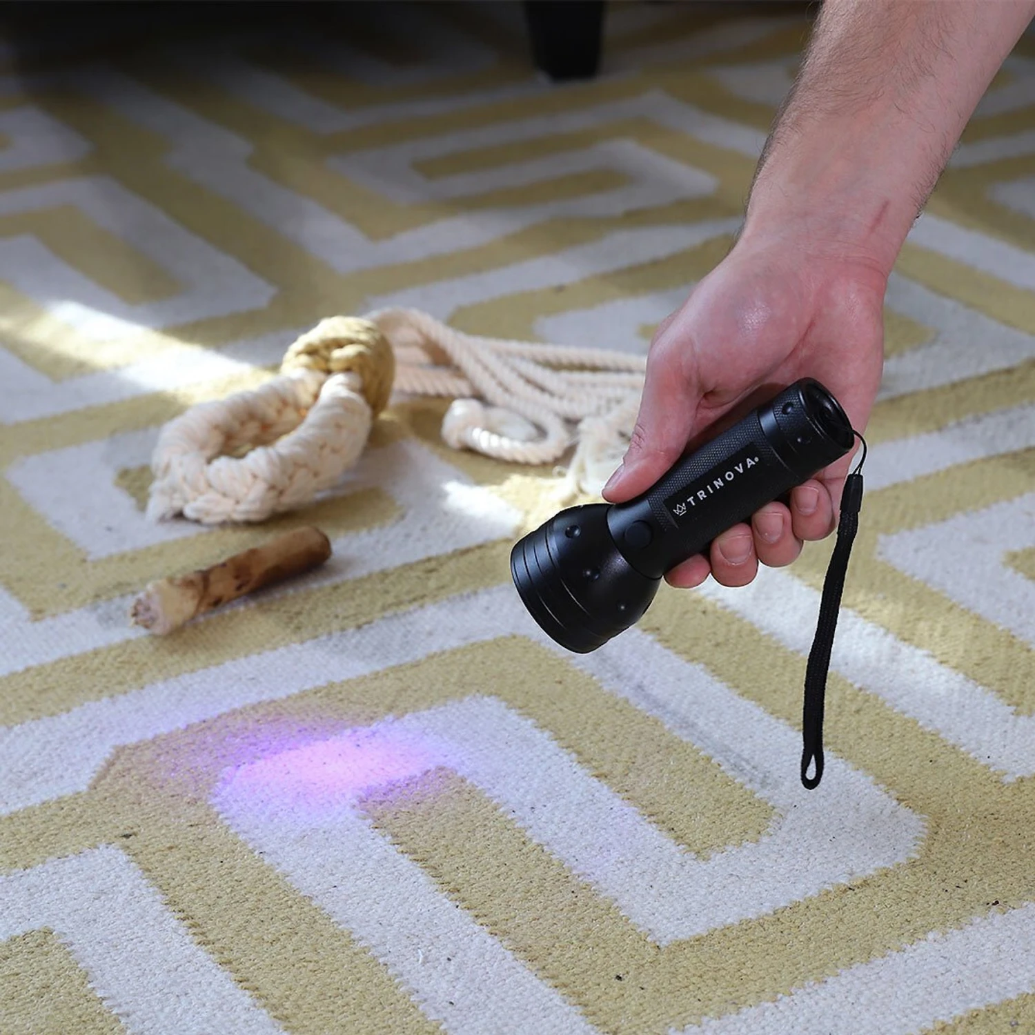 TriNova Dog & Cat Urine Detector, Black, Handheld 3 TriNova Dog & Cat Urine Detector, Black, Handheld - Image 3