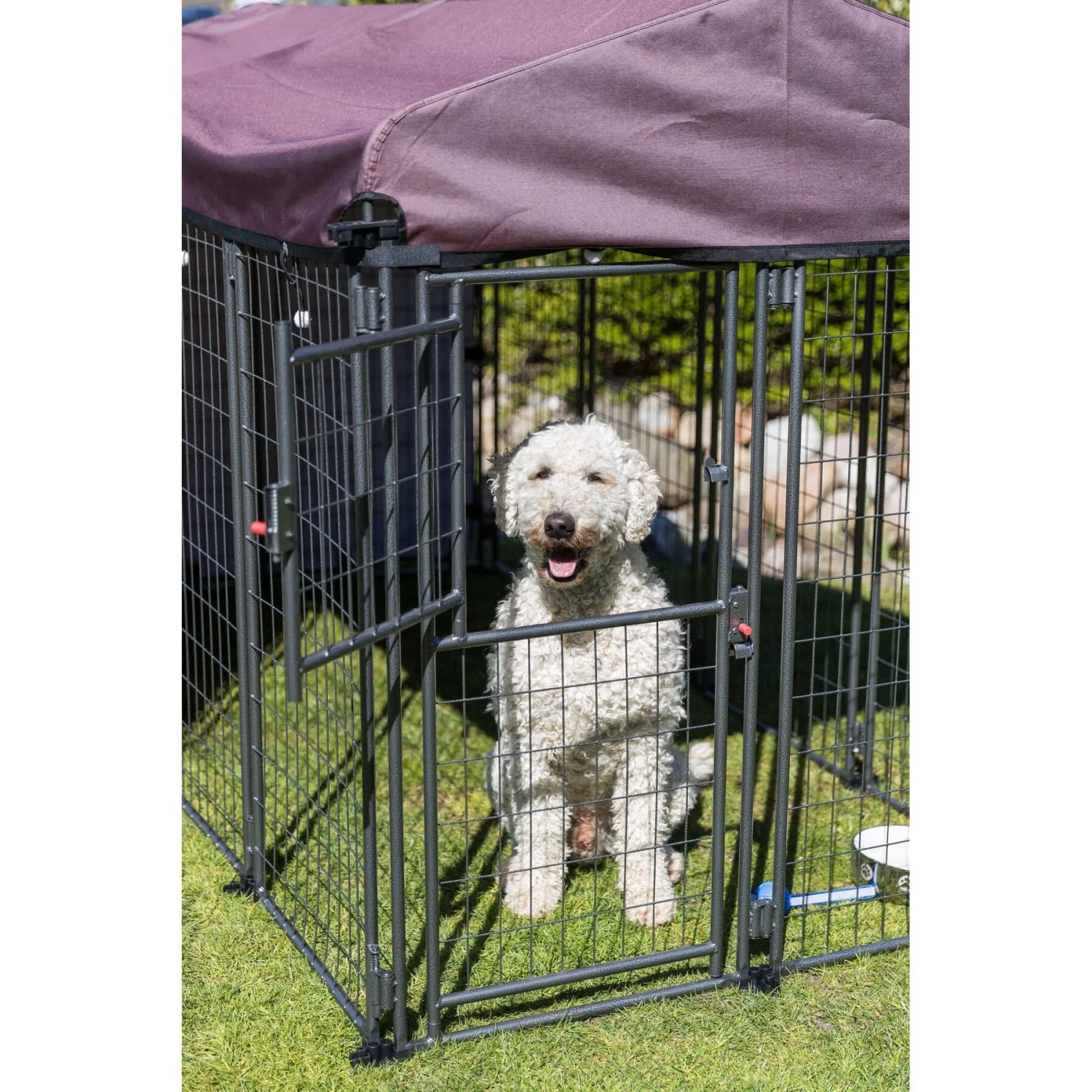 TRIXIE Deluxe Outdoor Dog Kennel With Cover, XX-Large, Black/Burgundy 2 TRIXIE Deluxe Outdoor Dog Kennel With Cover, XX-Large, Black/Burgundy - Image 2