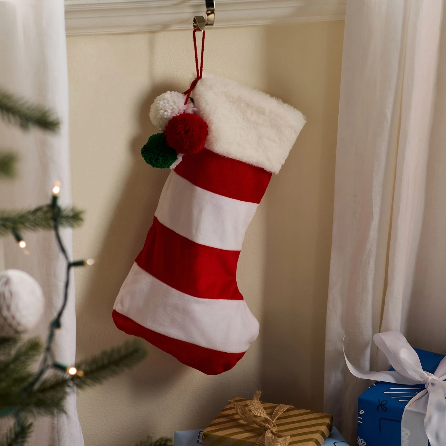 Goody Box Holiday Dog Toys & Treats 4 Goody Box Holiday Dog Toys & Treats - Image 4