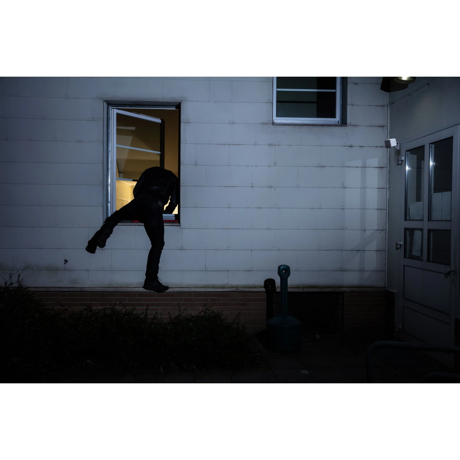 Kangaroo Indoor & Outdoor Pet Camera, White/Black 8 Kangaroo Indoor & Outdoor Pet Camera, White/Black - Image 8