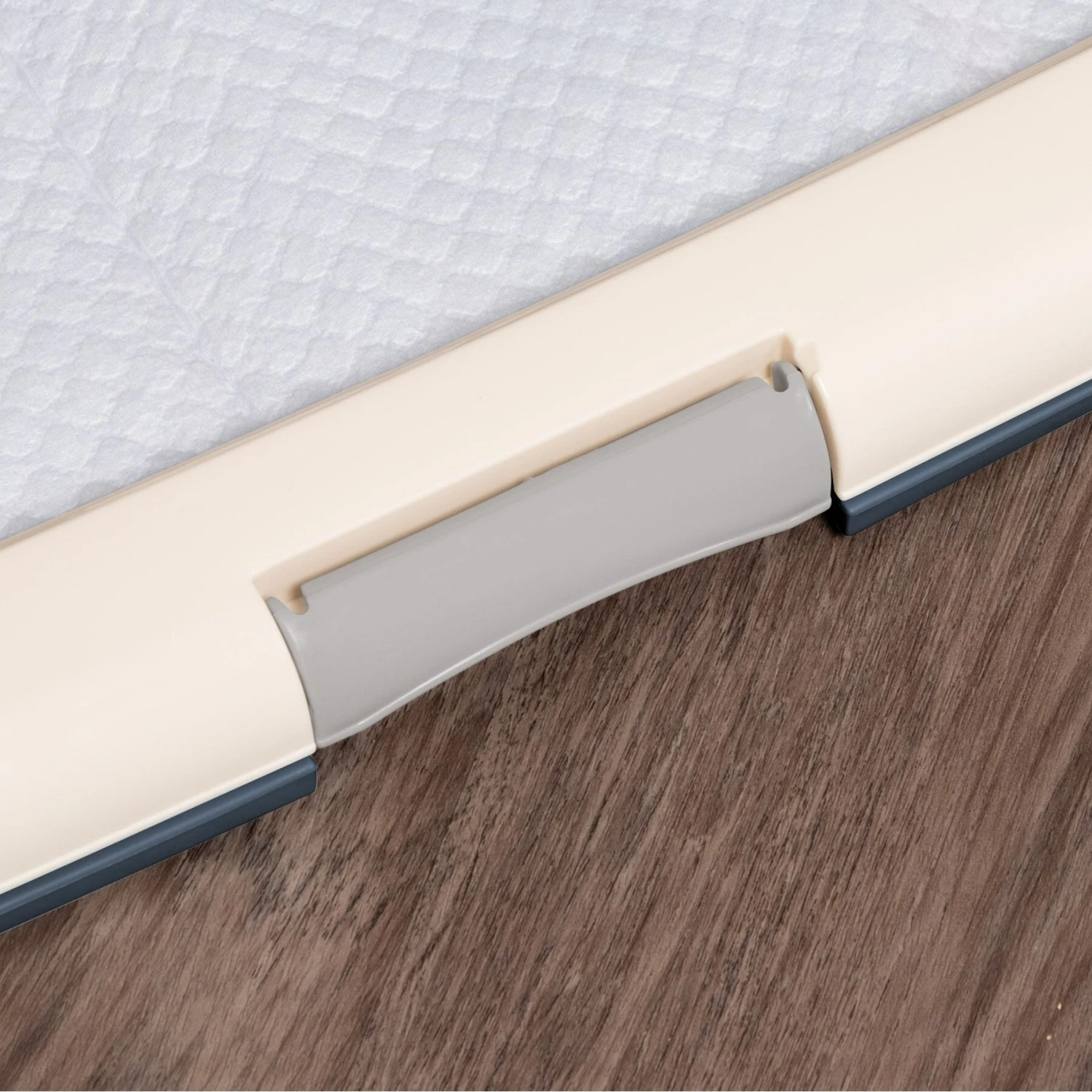 IRIS USA Non-skid Dog Plastic Training Pad Holder 7 IRIS USA Non-skid Dog Plastic Training Pad Holder - Image 7