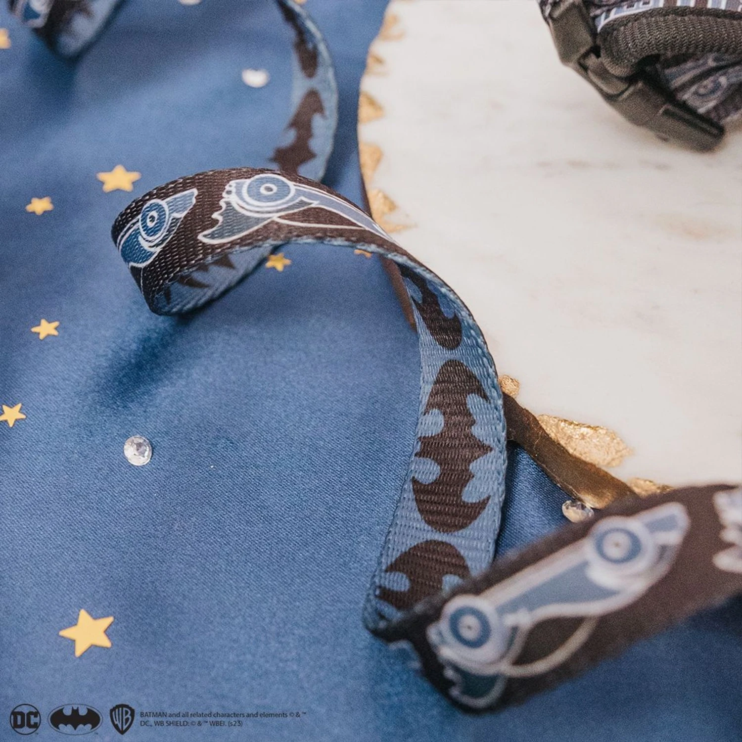 Sassy Woof Batman Dog Leash, Black, 5-ft Long, 4/5-in Wide 4 Sassy Woof Batman Dog Leash, Black, 5-ft Long, 4/5-in Wide - Image 4